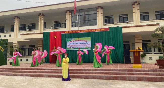 Ngày 25/3/2023, liên đội Trường THCS Vô Điếm tổ chức Ngày hội “Tiến bước lên đoàn” - giải bóng đá, hội chợ quê.