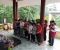 Học sinh trường Trường THCS Vô Điếm đã tham gia hoạt động trải nghiệm quét dọn vệ sinh và dâng hương tưởng niệm tại Nhà bia ghi tên các anh hùng liệt sĩ Vô Điếm